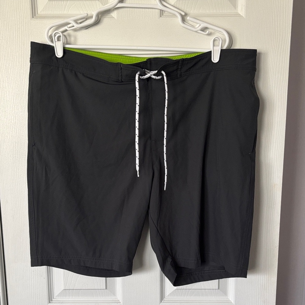 Amazon Essentials Men's Black Swim Board Shorts